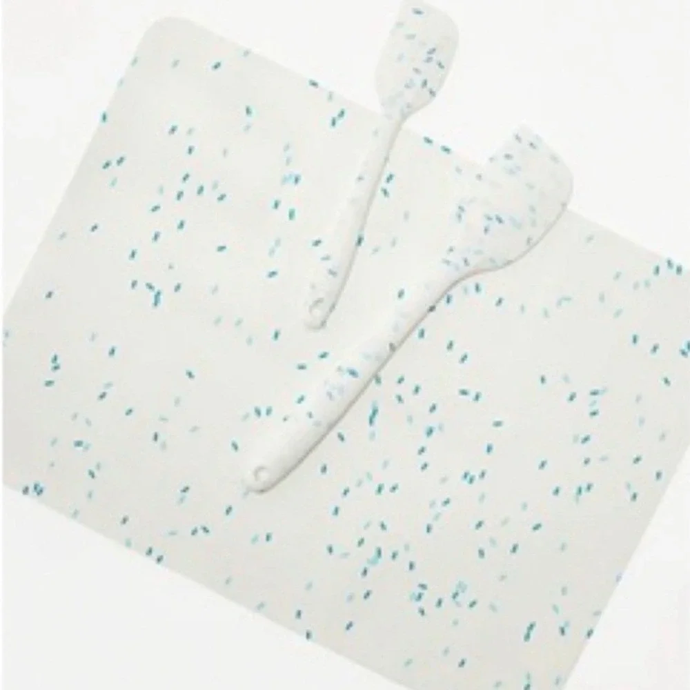 Chic & Tonic 3 Piece Silicone Baking Set White Blue Mat Spatulas CHI-HO-006 NIB